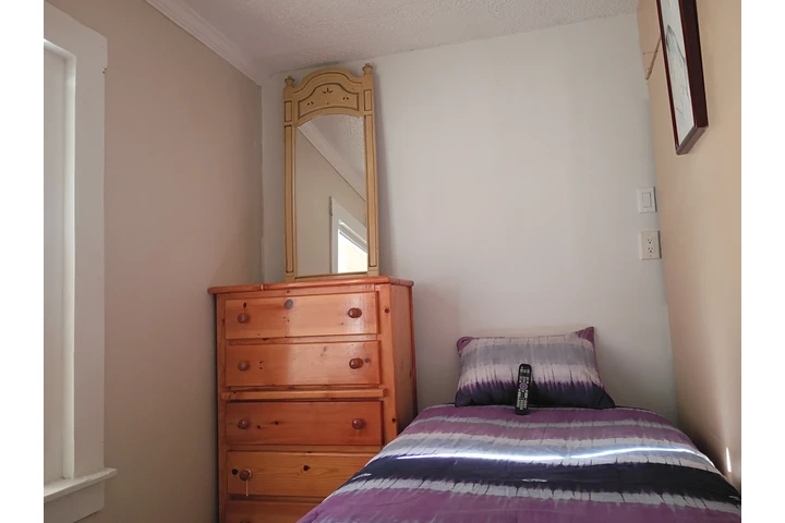 $600 : HABITACION PARA DAMA image 1