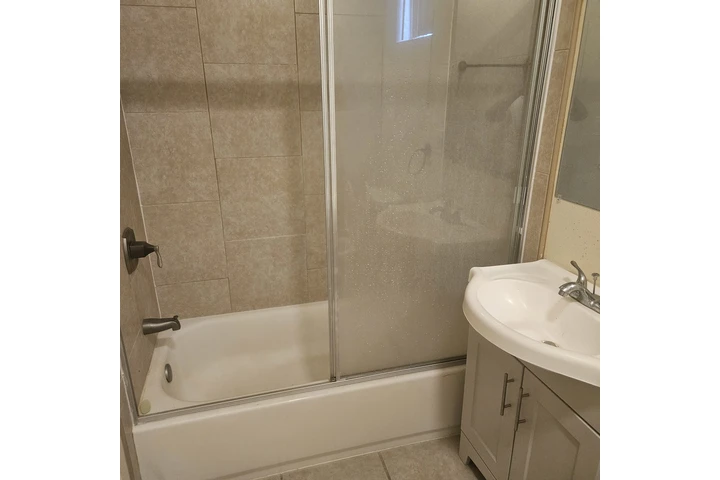 $900 : SE RENTA CUARTO image 3