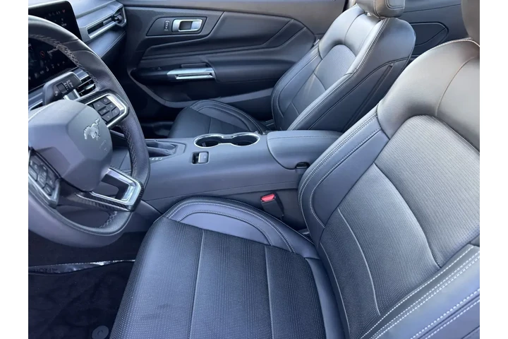 $35665 : Ford Mustang 2025 EcoBoost 2 image 10