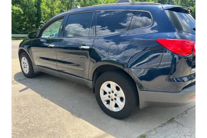 $5995 : 2011 Traverse LS image 8