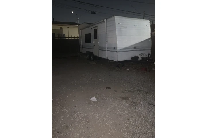 $1300 : Traila en renta image 1