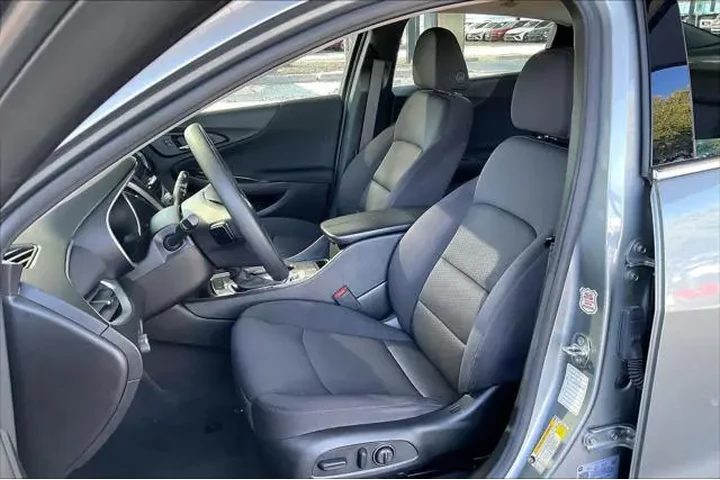 $18220 : Chevrolet Malibu 2024 LT 4dr image 6