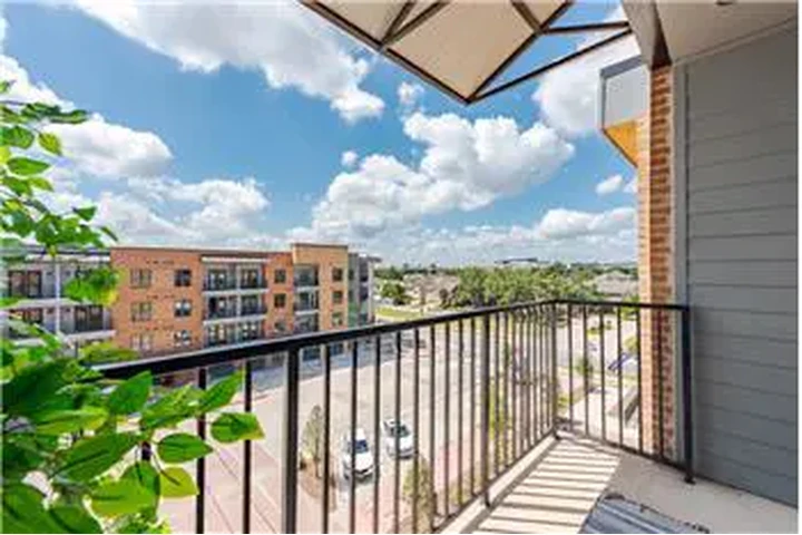 $2889 : Rental property with 3 bedro image 2