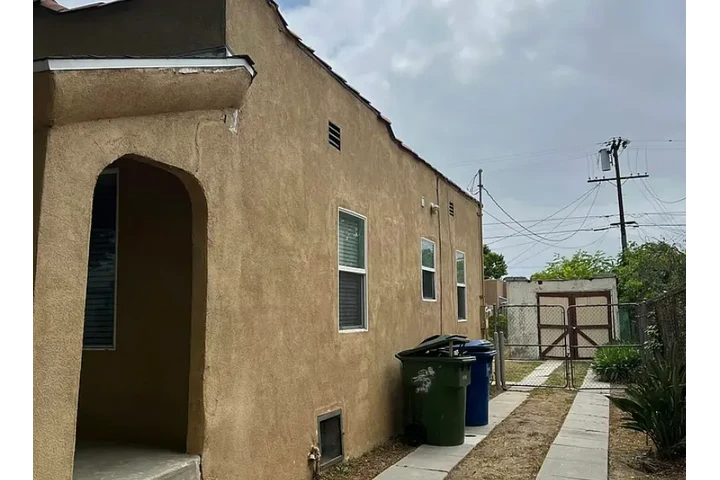 $1630 : FOR LEASE La Salle Ave, Los An image 1