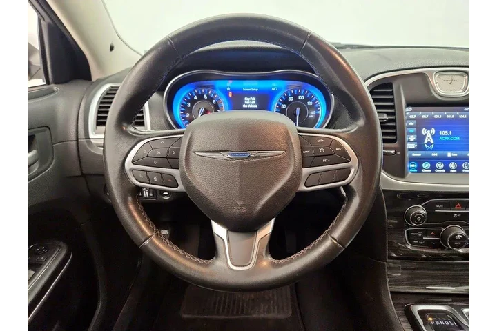 $17998 : Chrysler 300 2019 Touring 4d image 10