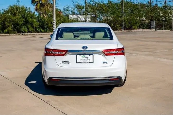 $20079 : Toyota Avalon Hybrid 2017 XL image 3
