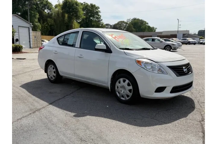 $8900 : 2014 Versa 1.6 S image 9