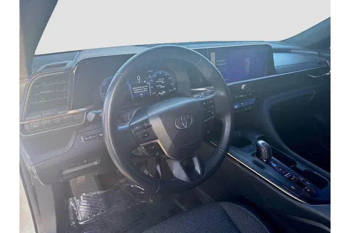 $28465 : Toyota Crown 2023 AWD XLE 4d image 7