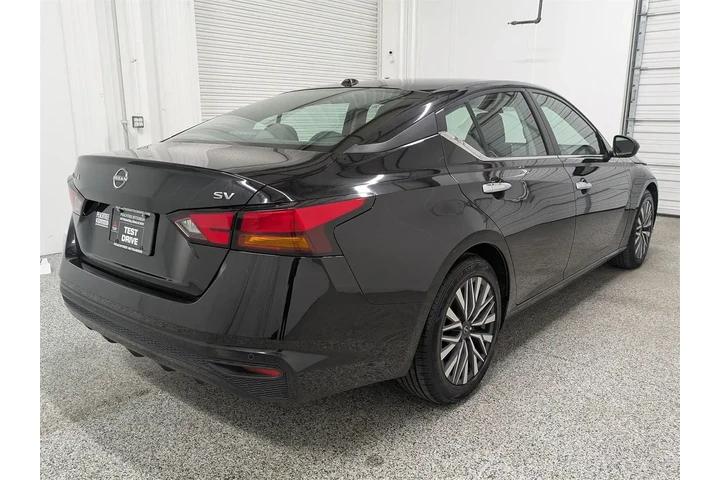 $21897 : Nissan Altima 2024 2.5 SV 4d image 4