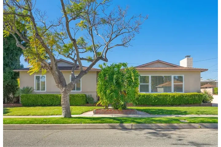 $2120 : AIR CONDITIONING!Wiseburn Midd image 3