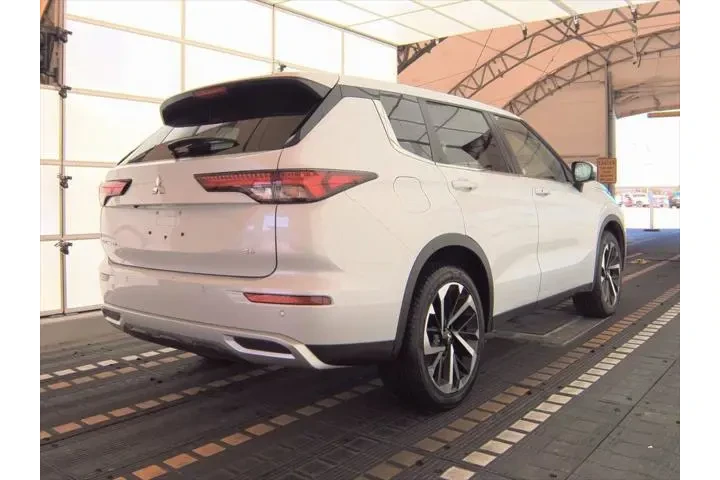 $24631 : Mitsubishi Outlander 2024 SE image 4
