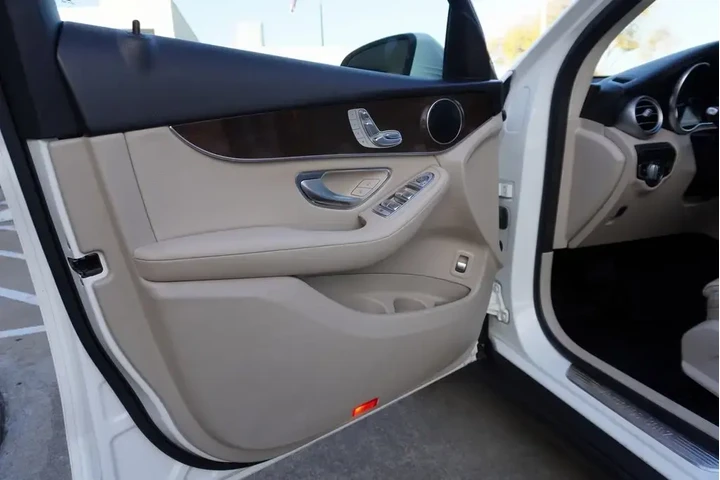 $17988 : Mercedes-Benz GLC 2018 GLC 3 image 8