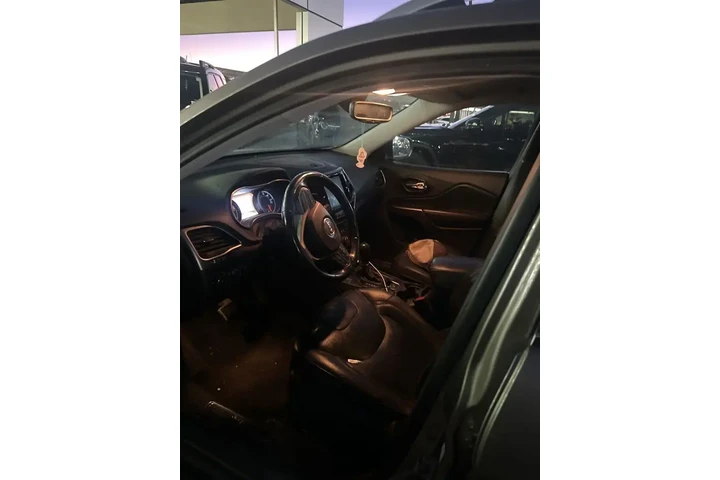 $15628 : Jeep Cherokee 2019 4x4 Limit image 2