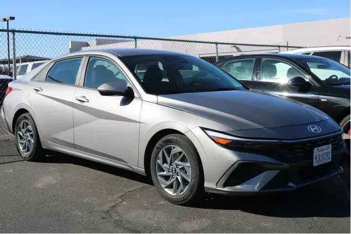 $19287 : Hyundai ELANTRA 2024 SEL 4dr image 4