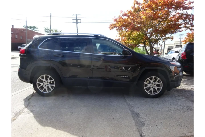 $8900 : 2014 Cherokee FWD 4dr Latitude image 4