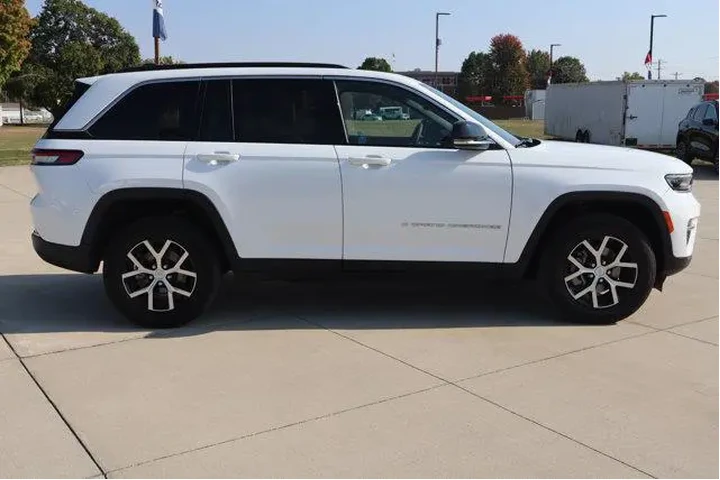 $39990 : Jeep Grand Cherokee 2024 4x4 image 4