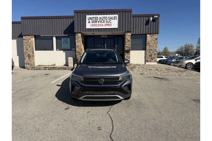 $17999 : 2024 Taos SE image 1