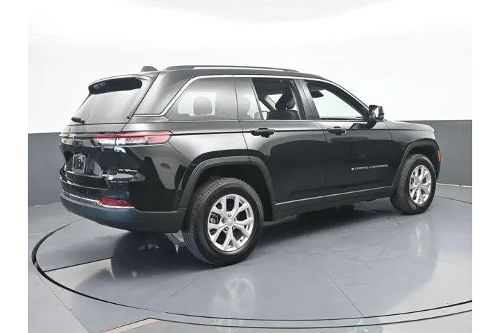 $32000 : Jeep Grand Cherokee 2024 4x2 image 6