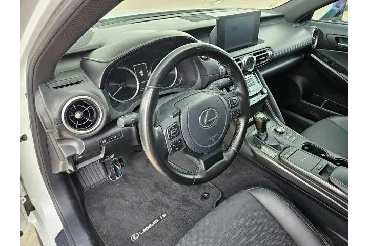 $27525 : Lexus IS 300 2021 4dr Sedan image 10