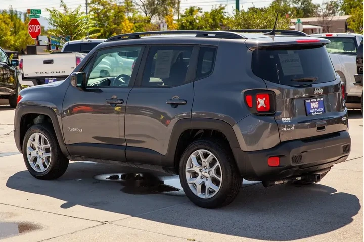 2018 Renegade Latitude image 7