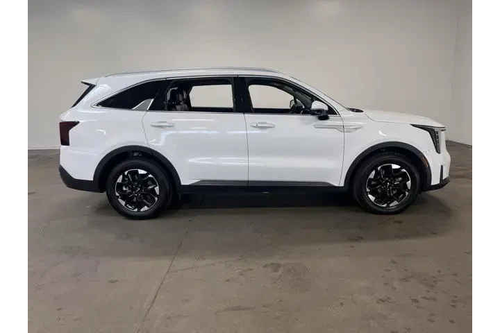 $25651 : Kia Sorento 2024 S 4dr SUV image 2