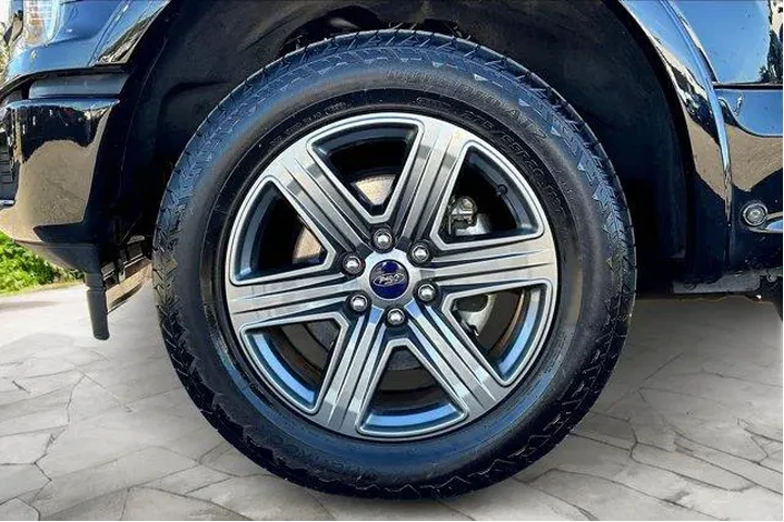 $29956 : Ford F-150 2020 4x4 Lariat 4 image 9