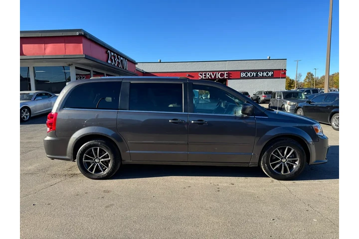 $5980 : 2017 Grand Caravan SXT Wagon image 1