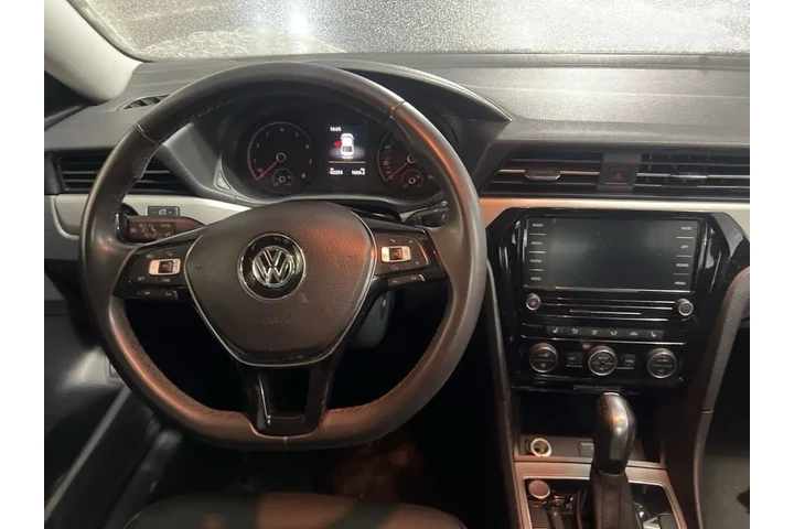 $15500 : Volkswagen Passat 2021 SE 4d image 8