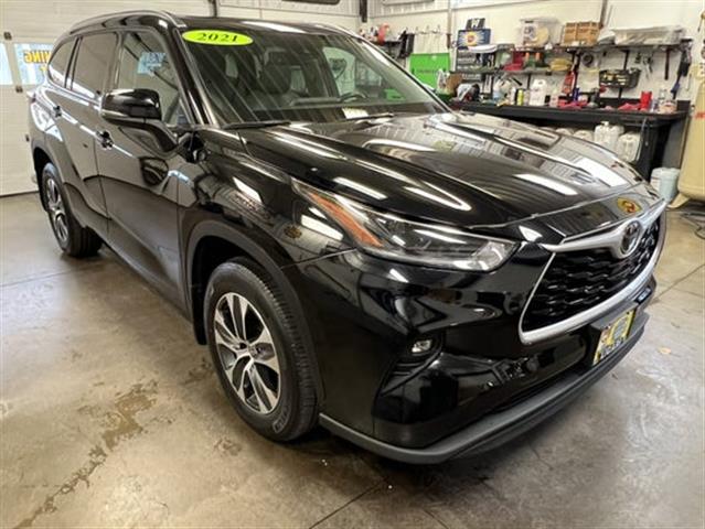 $37495 : 2021 Highlander XLE image 3