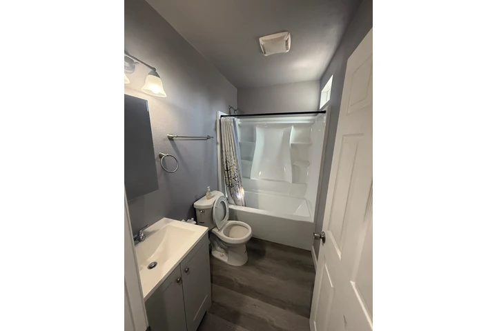 $2100 : LYNWOOD CASA 2 RECS. image 5