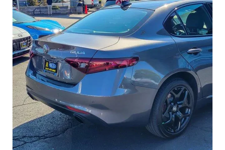 $27894 : Alfa Romeo Giulia 2022 AWD T image 7