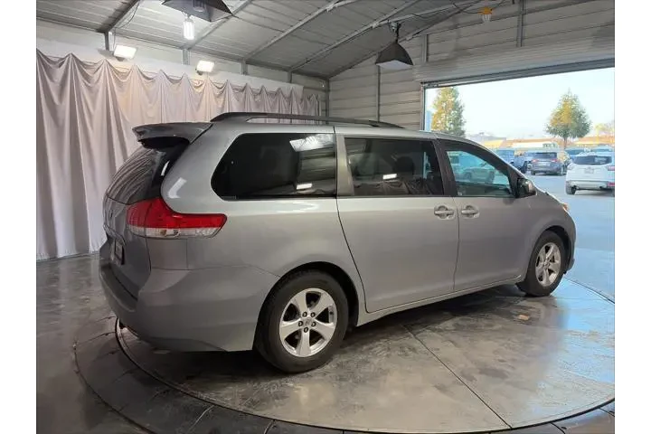 $9899 : Toyota Sienna 2012 LE 7-Pass image 8