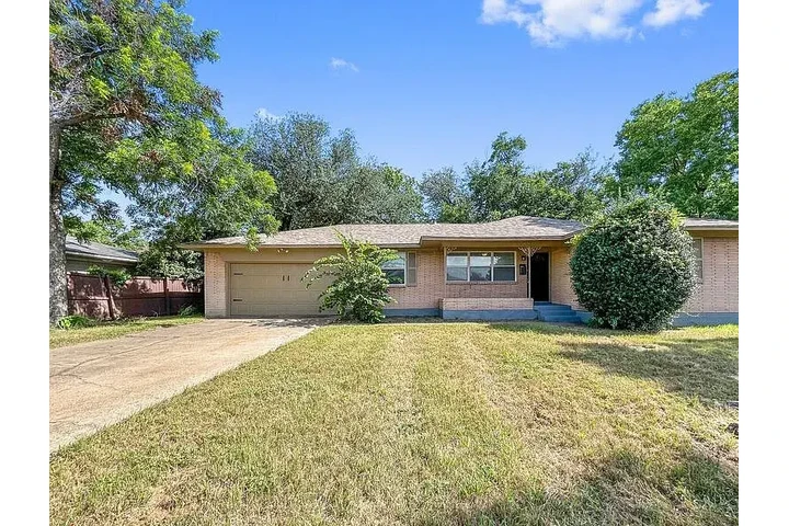 $980 : fully renovated charmer home image 1