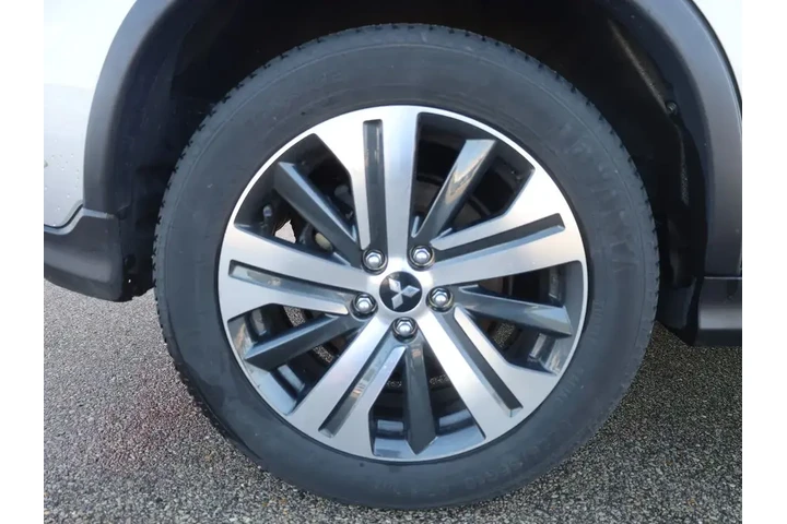 $12477 : Mitsubishi Outlander Sport 2 image 10