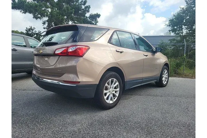 $16997 : Chevrolet Equinox 2018 4x4 L image 2