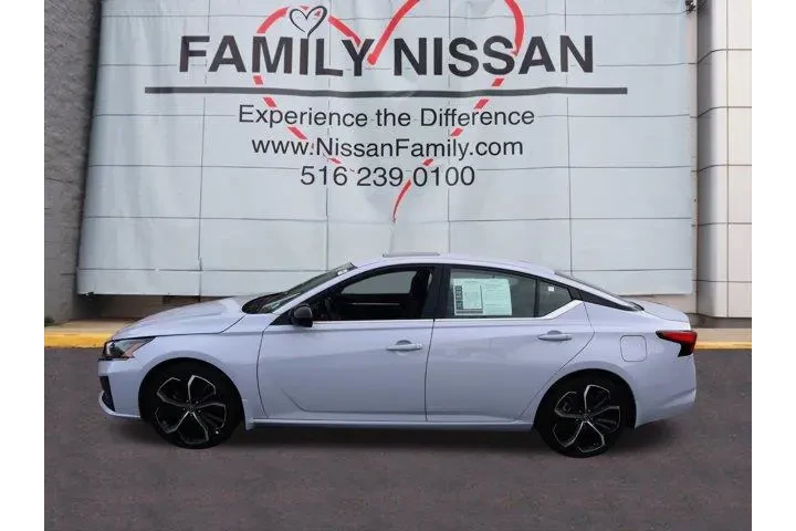 $28409 : Nissan Altima 2023 2.5 SR 4d image 6