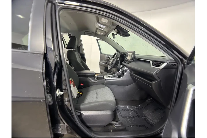 $30989 : Gold Certified2022 RAV4 XLE image 5