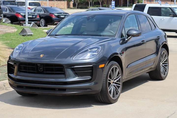 $43996 : 2023 Macan image 5