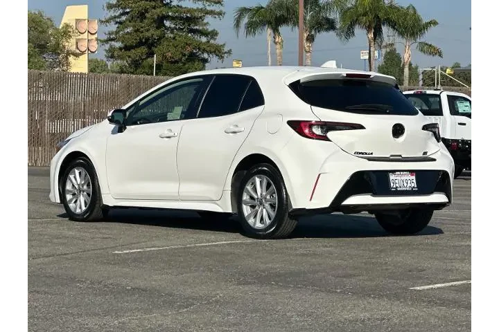 $21990 : Toyota Corolla Hatchback 202 image 5