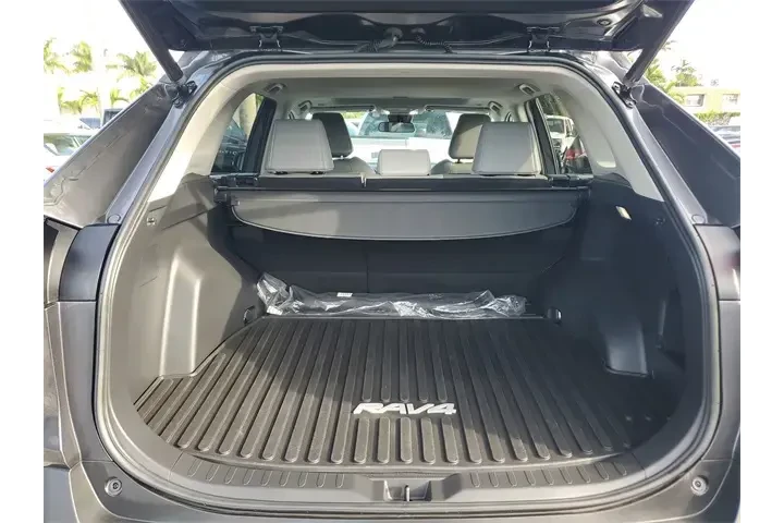 $26990 : Toyota RAV4 2023 XLE Premium image 9