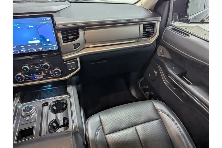 $35597 : Ford Expedition 2022 4x2 XLT image 8