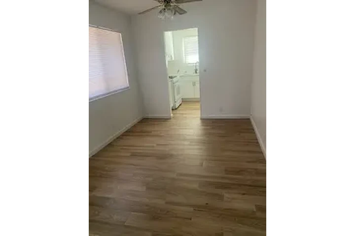 PALMDALE SE RENTA  CASA image 7