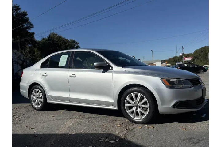 2011 Jetta SE image 9