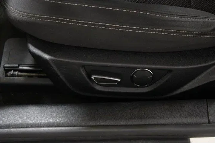 $21915 : Ford Mustang 2017 V6 2dr Con image 7