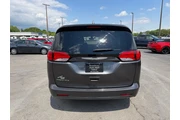 $11980 : 2017 Pacifica Touring thumbnail