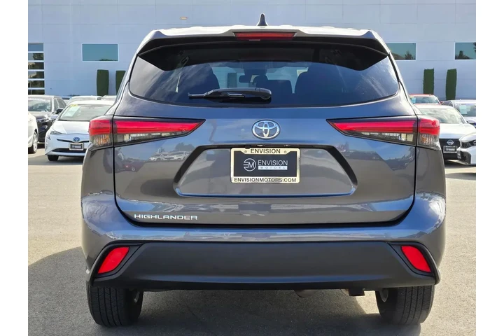 $34988 : Toyota Highlander 2023 L 4dr image 6