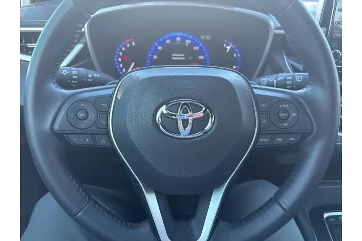 $22939 : Toyota Corolla Hatchback 202 image 9