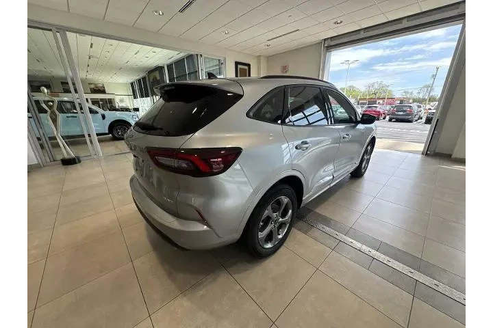 $27764 : Ford Escape 2024 AWD ST-Line image 3
