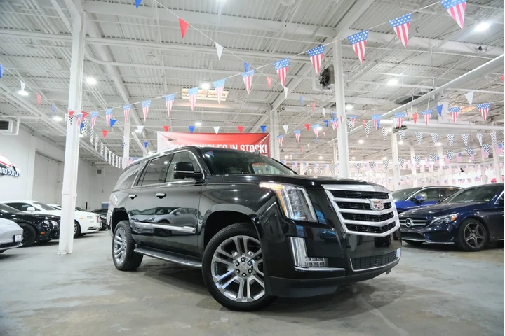 $26465 : 2016 CADILLAC Escalade Luxury image 2