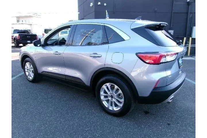 $22823 : Ford Escape 2022 AWD SE 4dr image 6